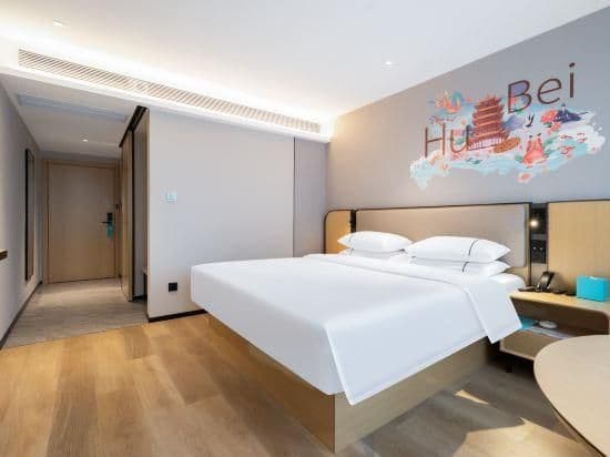 Stand Queen Room