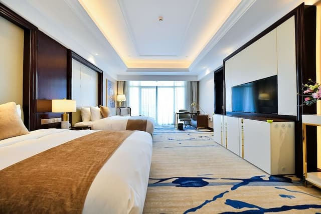 Deluxe Lake View Twin Bed Room