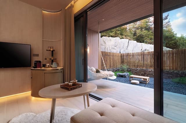 Standard Room, 1 King Bed, Mountain View (Lingfeng Mountain Vw Courtyard Access)