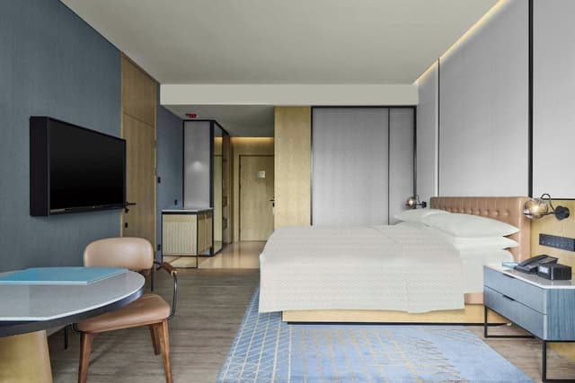Premier Room, 1 King Bed, River View
