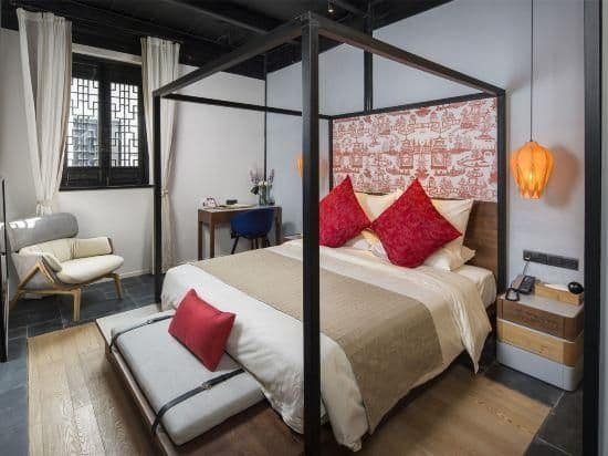 Huazhu - Cangjing Yaju Bed Room