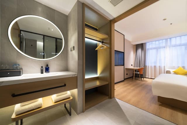 Huazhu - Superior BedRoom