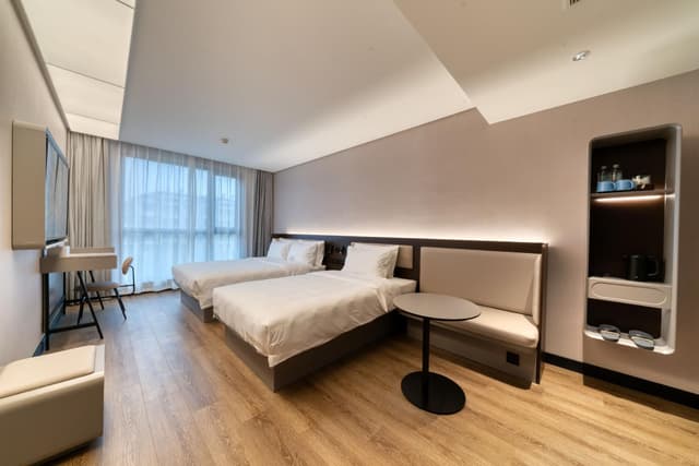 Huazhu - Family Room