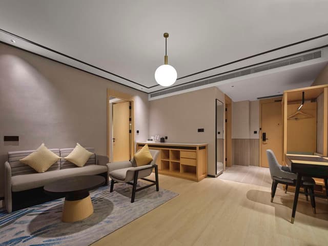 KING DELUXE SUITE