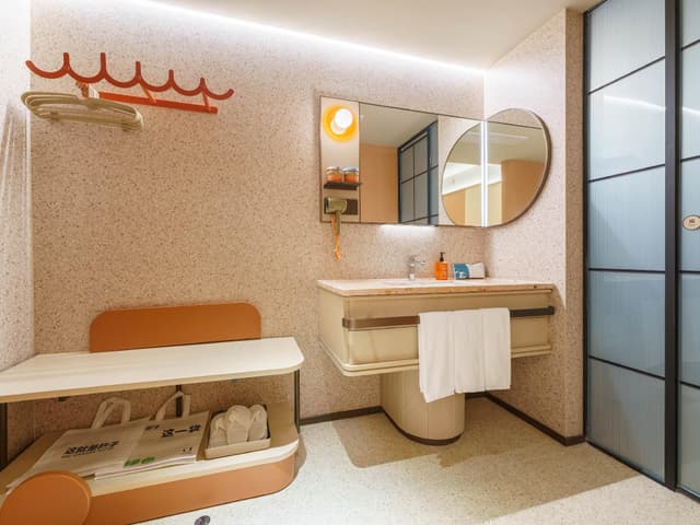 Huazhu - Family Room