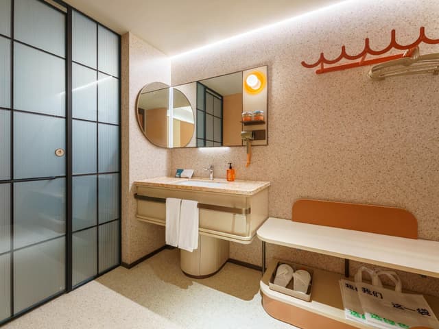 Huazhu - Deluxe Bed Room