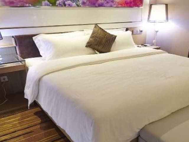 Business Queen Room