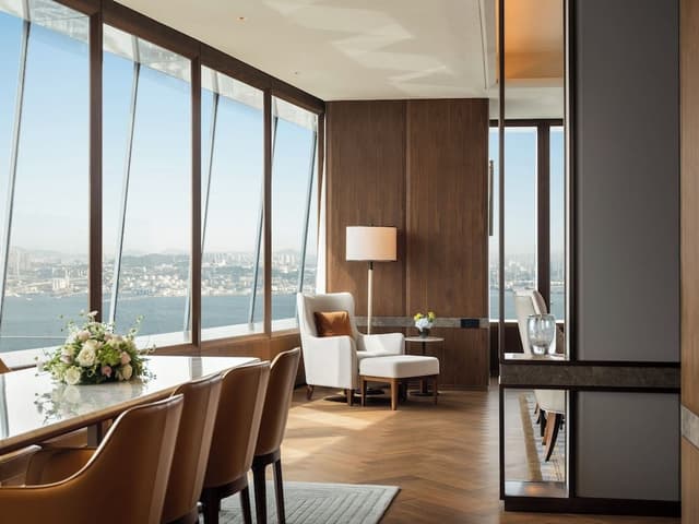 Suite, 1 King Bed, Ocean View (Skyline)