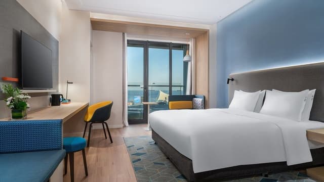 Standard Room, 1 King Bed, Sea View (Extra Floor Space)