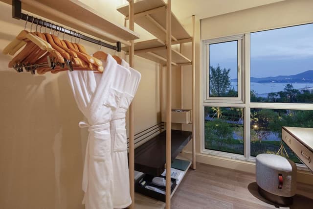 KING ONE BEDROOM JUNIOR SUITE OCEAN VIEW