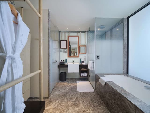 KING DELUXE ROOM WITH BALCONY