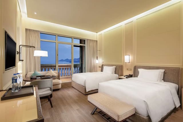 TWIN DELUXE ROOM OCEAN VIEW WITH BALCONY