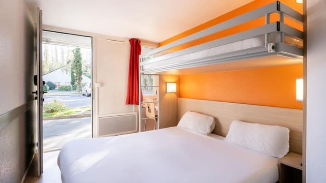 Standard Room, Multiple Beds (1 Double and 1 Single bed)