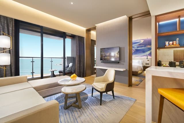 Suite, 1 King Bed, Beach View (Rock Royalty Suite Ocean View)