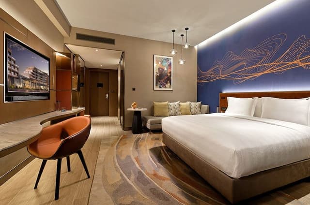 Superior Room, 1 King Bed, Garden View (Classic King High Floor)