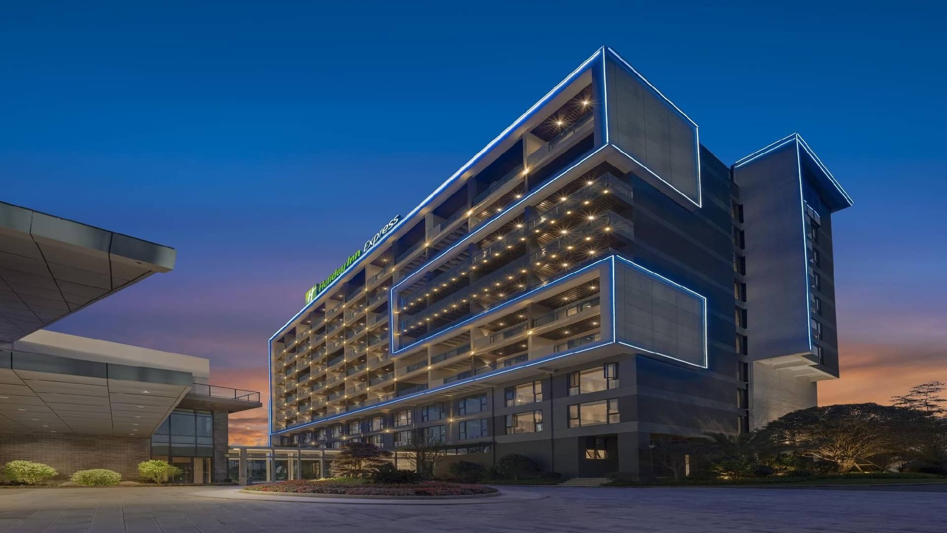 Holiday Inn Express Tengchong Hot Spring, an IHG Hotel Holiday Inn Express Tengchong Hot Spring, an IHG Hotel