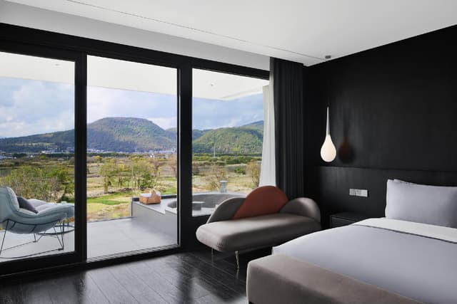 Queen Room with View