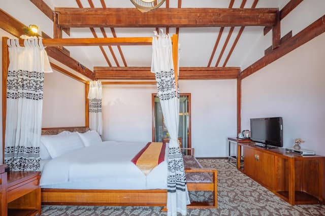 Hotel Queen Room