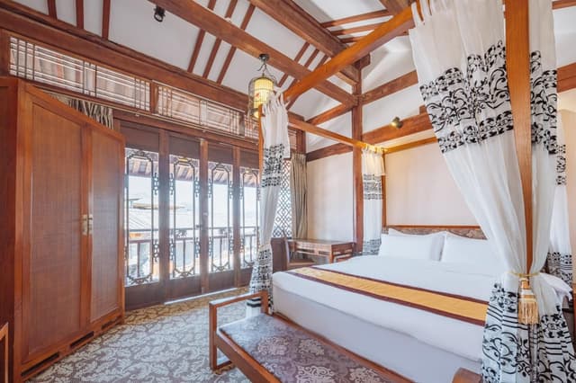 Hotel Queen Room