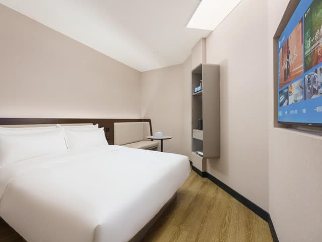 Huazhu - Room With Bed