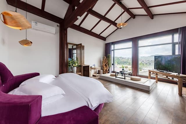 Round Bed Room