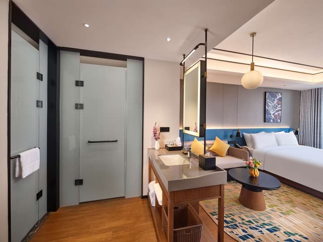 KING GUEST ROOM
