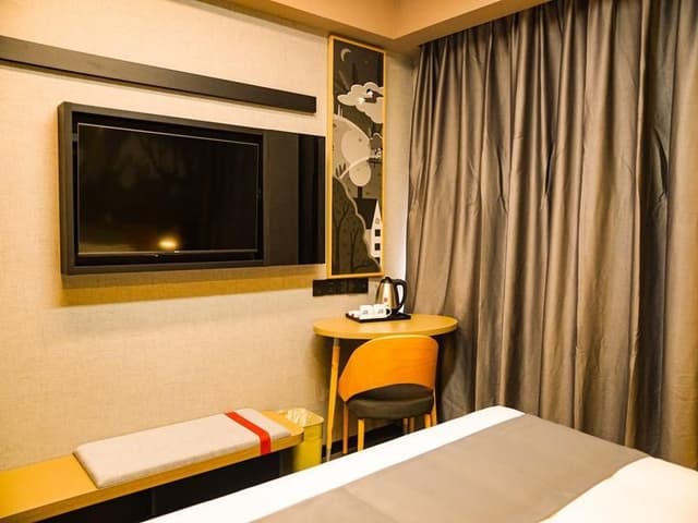 Boutique Queen Room
