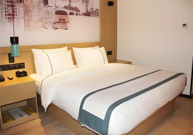 Business Queen Room