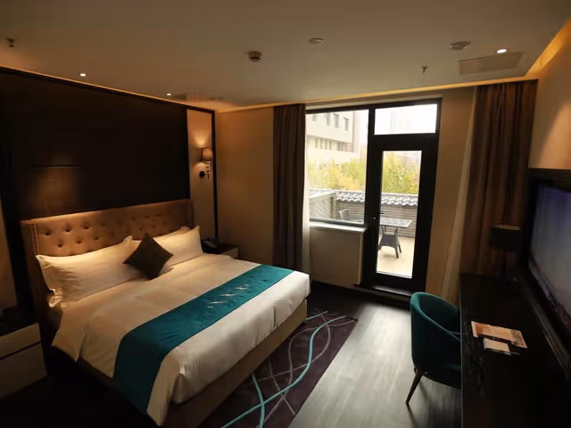 Xana - Bed Room With View