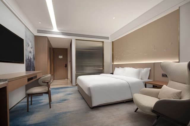 KING GUEST ROOM RIVER VIEW