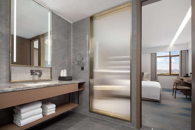 KING GUEST ROOM