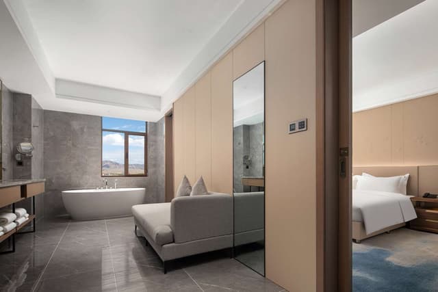 TWIN DELUXE ROOM