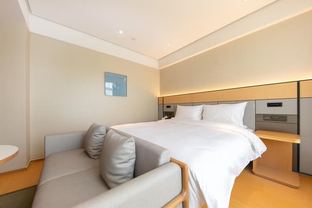 Huazhu - Destress Superior Bed Room