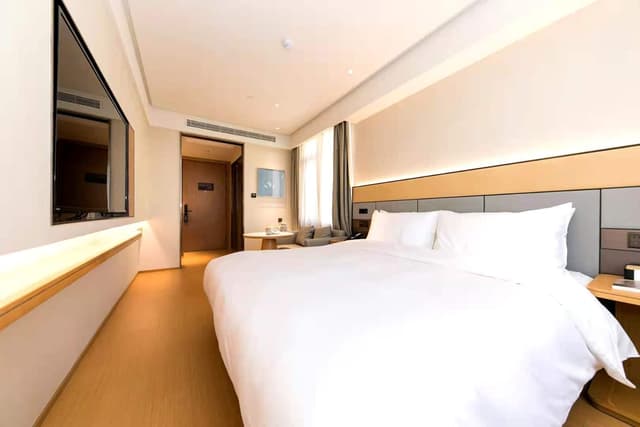 Huazhu - Room With Bed