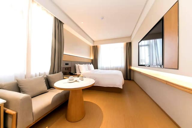 Huazhu - Room With Bed