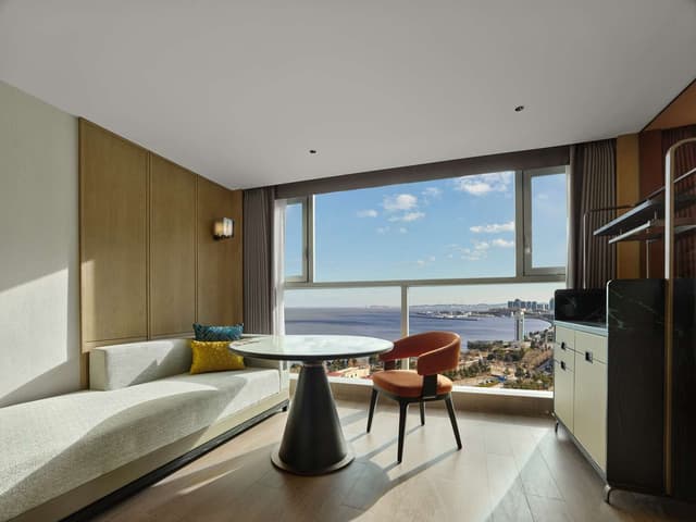 KING DELUXE ROOM SEA VIEW HIGH FLOOR