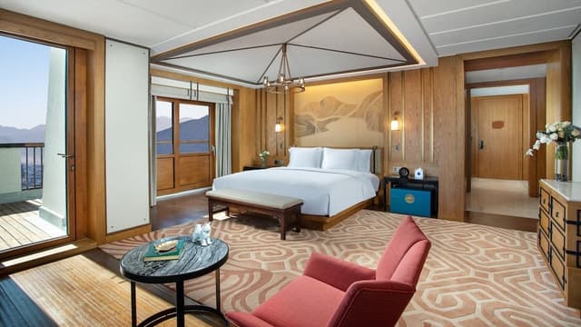 1 King Suite