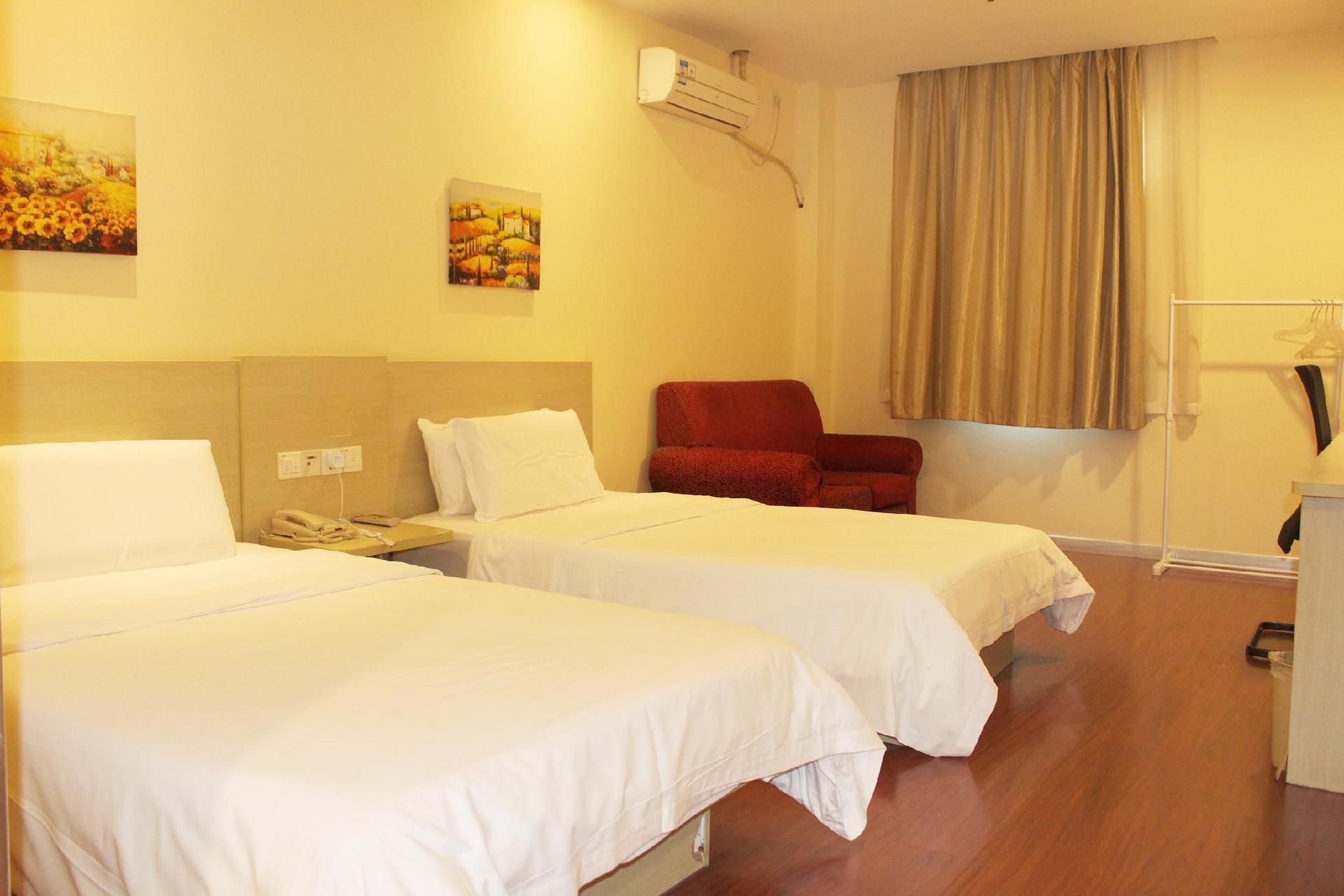 ฮั่นถิง โฮเทล ซางเหราเซ็นเตอร์สแควร์ ถนนจงซาน (Hanting Hotel Shangrao Centre Square Zhongshan Road)3