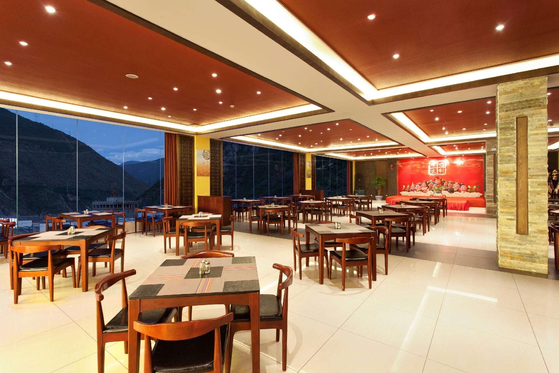 รามาดา อองคอร์ (Ramada Encore)1