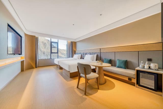 Huazhu - Twin Room with Mountain View