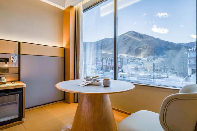 Huazhu - Room With View