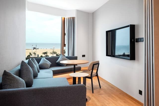 Suite, 1 King Bed, Ocean View