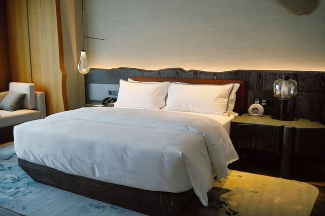 Deluxe Room, 1 King Bed, City View