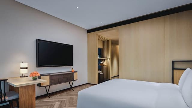 Standard Room, 1 King Bed