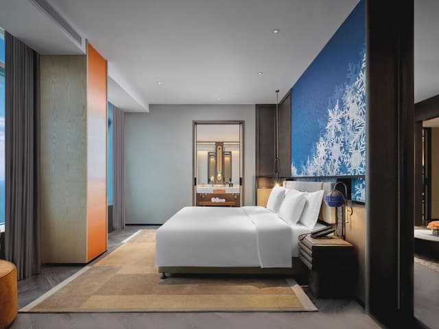 Suite, 1 Bedroom, Sea View (Dining)