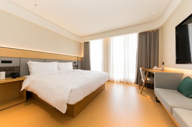 Huazhu - Room With Bed