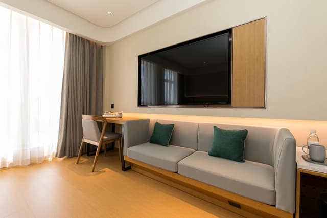 Huazhu - Room With Bed