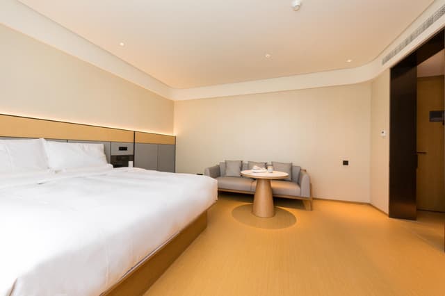 Huazhu - Destress Superior Bed Room