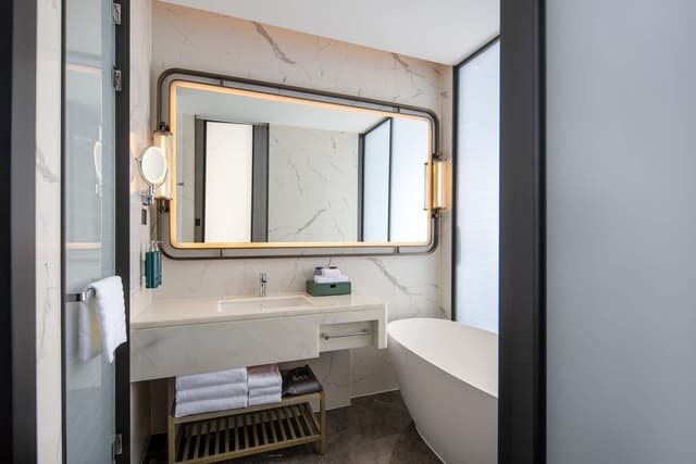 KING SUPERIOR ROOM