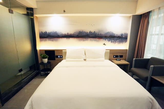 Huazhu - Superior BedRoom